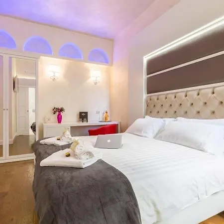 Piazza Venezia Luxury בית הארחה 4*