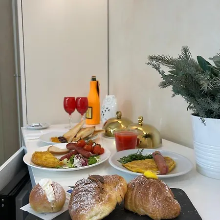 בית הארחה Piazza Venezia Luxury 4*