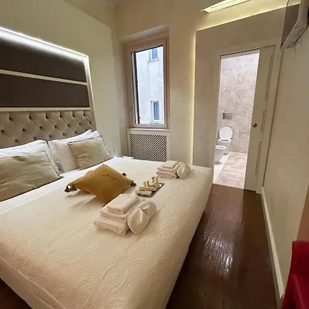 Piazza Venezia Luxury 4* ローマ