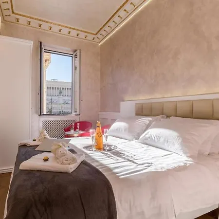 Piazza Venezia Luxury 4*