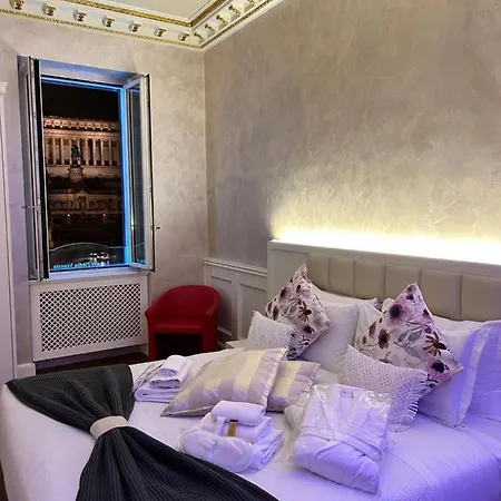 Piazza Venezia Luxury 4*