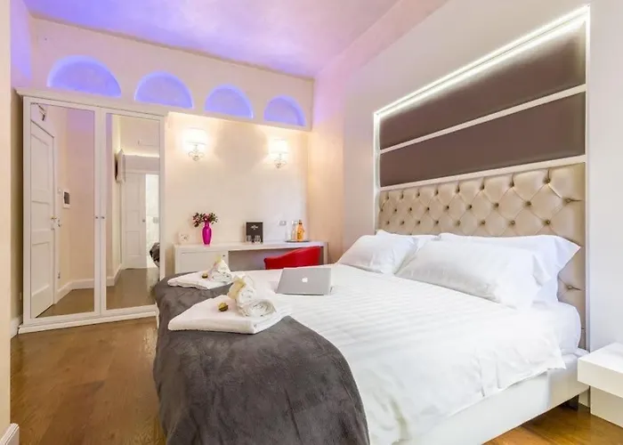 Piazza Venezia Luxury Konukevi 4*
