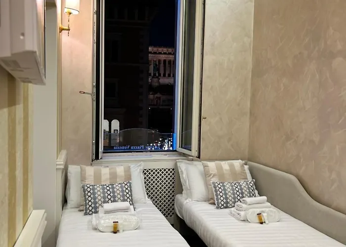 Piazza Venezia Luxury 4* ローマ