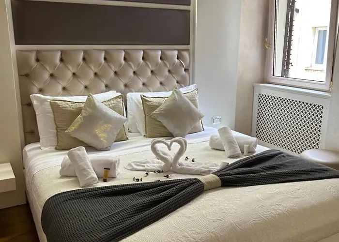 Piazza Venezia Luxury Konukevi