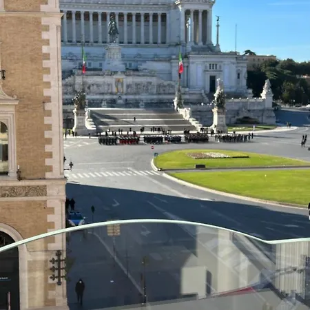 Pensionat Piazza Venezia Luxury 4*