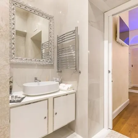Gasthuis Piazza Venezia Luxury 4*