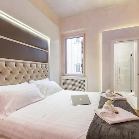 Piazza Venezia Luxury Pensionat 4*